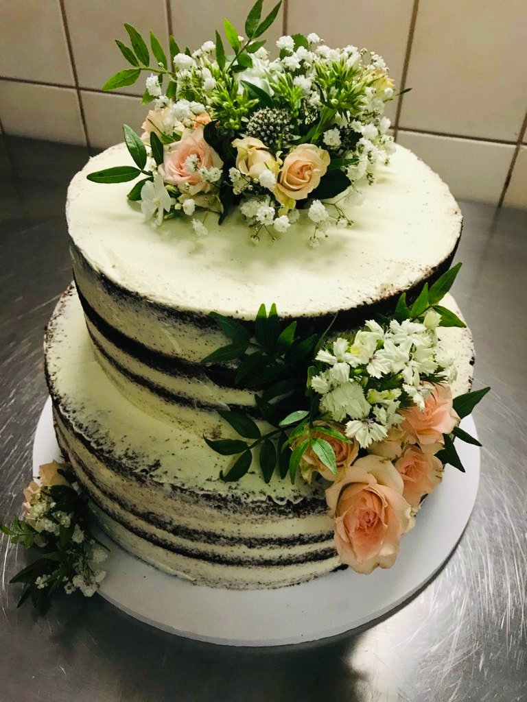 2 stöckige Naked Cake Torte mit echten Blumen der Konditorei Tippner