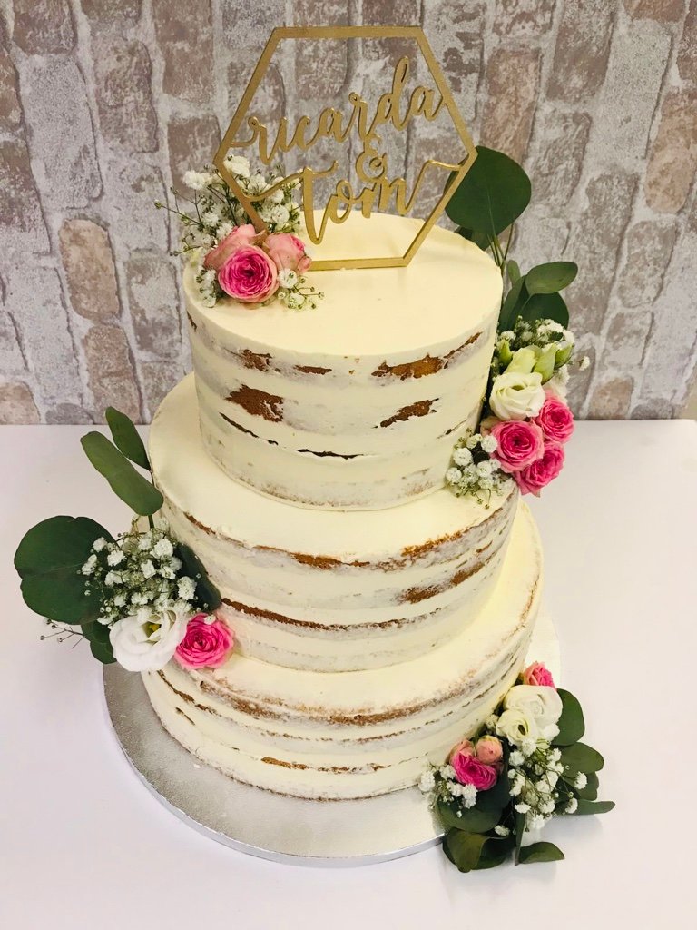 Hochzeitstorte mit Blumen