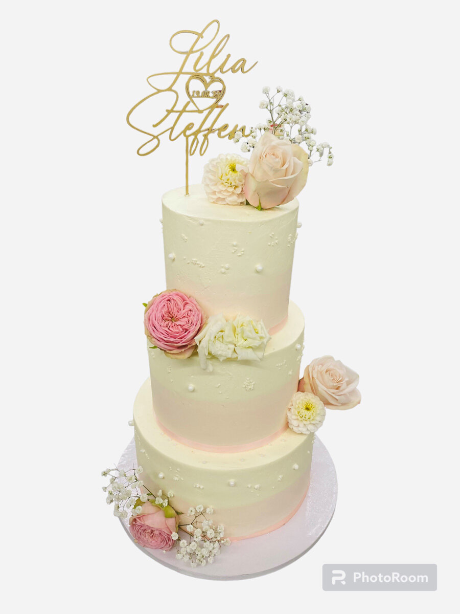 weiße Hochzeitstorte mit Perlen